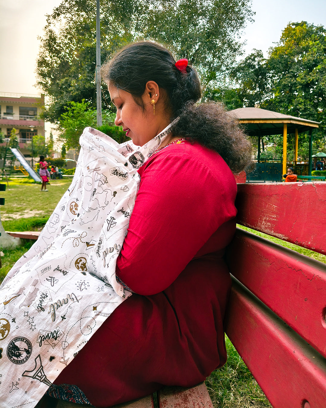 4Mom Nursing Cover – Breathable & Comfortable